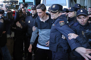Болельщики "Атлетико" устроили Торресу в Мадриде шикарную встречу