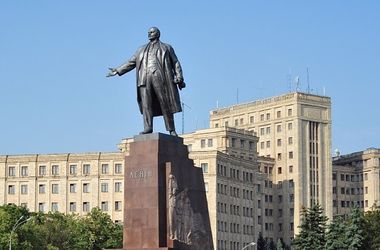 В Харькове перенесли суд о сносе Ленина