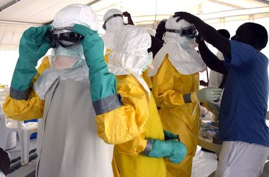 Состояние заразившейся Эболой британской медсестры резко ухудшилось