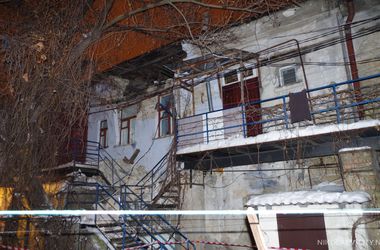 Дом в центре Николаева рухнул под напором талого снега