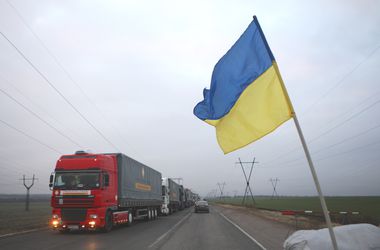 Первый в этом году гуманитарный рейс Рината Ахметова прибыл в Донецк