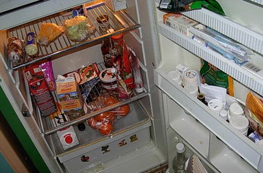 В Киеве грабители забрали у пенсионера продукты из холодильника