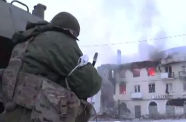 В Сети появилось видео ожесточенных боев в Углегорске