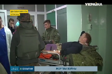 Раненых солдат и мирных жителей доставляют из Дебальцево и Углегорска в Артемовск