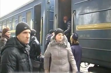 Как спасатели в Киеве встречали переселенцев из Донбасса