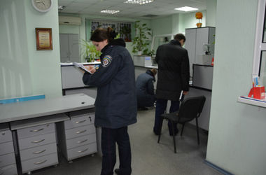 В Николаевской области грабитель выстрелил в голову работнице банка