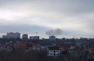 Обстрел Донецка: грохот взрывов и черный дым на горизонте