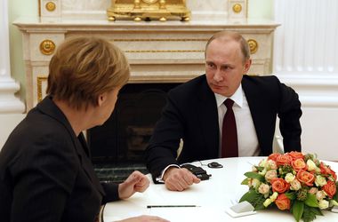 Переговоры Меркель, Олланда и Путина продолжаются больше четырех часов