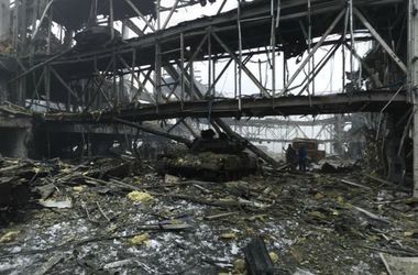 "Киборги" до сих пор держат контроль над территорией Донецкого аэропорта
