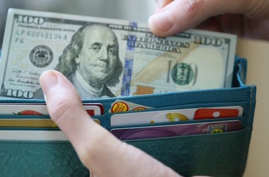 Официальный курс доллара уже дорос до 25,5 грн