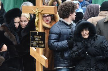 Родственники Немцова сократили церемонию прощания на четыре часа