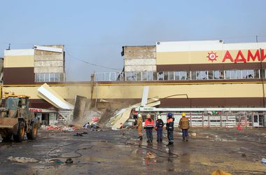 Количество жертв пожара в торговом центре Казани увеличилось до 15 человек