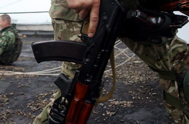 Боевики продолжают обстреливать позиции украинских военных из тяжелой артиллерии