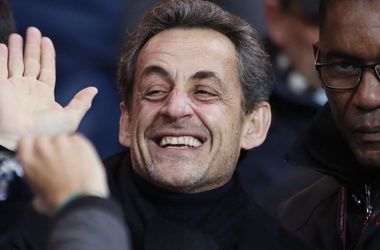 Партия Саркози лидирует на местных выборах во Франции