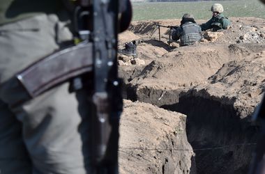 На Луганском направлении боевики обстреляли украинских силовиков из гранатометов