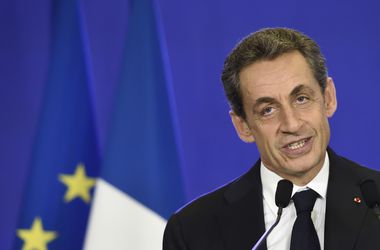 Саркози победил Олланда на региональных выборах во Франции