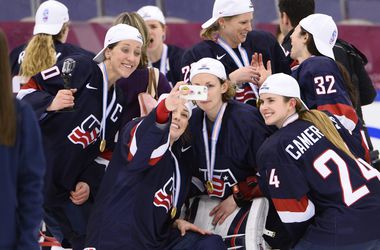 Американки выиграли чемпионат мира по хоккею