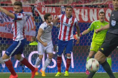 Игрок "Реала" укусил соперника за руку в матче Лиги чемпионов, но своей вины не признает