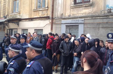 В Одессе активисты задержали 50 "полицейских"