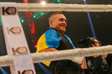 Александр Усик в Киеве избил российского боксера