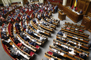 Украинским чиновникам запретят быть членам политических партий
