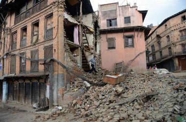Число погибших от землетрясения в Непале превысило 4 тысячи