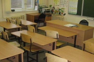 Ученые советуют заменить школьные парты на высокие столы