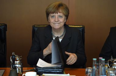 Меркель может продлить свой визит в Россию, чтобы встретиться с оппозицией