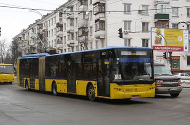 "Герой парковки" заблокировал движение транспорта в центре Киева
