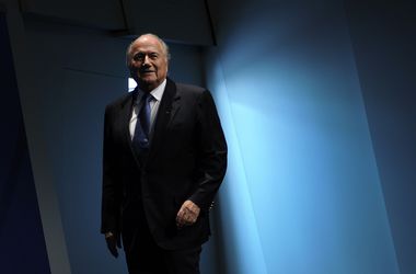 Зепп Блаттер неожиданно ушел с поста президента ФИФА