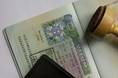 Чехия будет выдавать украинцам пятилетние визы