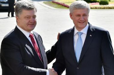 Украина расширяет военное сотрудничество с Канадой, но летального оружия не получит – Порошенко