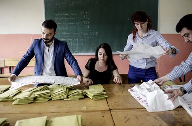 Выборы в Турции: Партия Эрдогана утратила большинство в Меджлисе