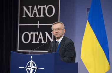 НАТО с самого начала отказалось от силового варианта решения конфликта в Украине – Долгов