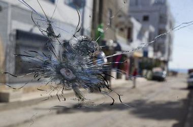 В сети появилось видео атаки террористов на отели в Тунисе (18+)