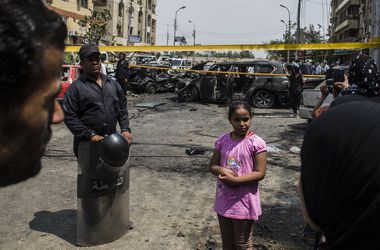 Возле полицейского участка в Каире взорвалась бомба, погибли три человека
