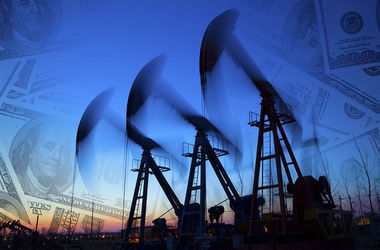 Цены на российскую нефть упали почти вдвое