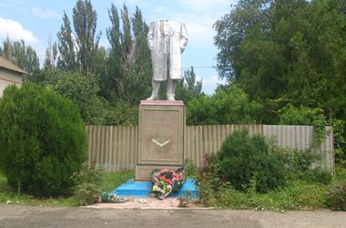 В Херсонской области обезглавили Ленина