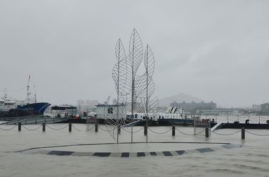 Китайцы с ужасом ждут удара тайфуна