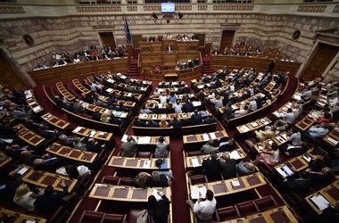 Парламент Греции принял закон о реформах