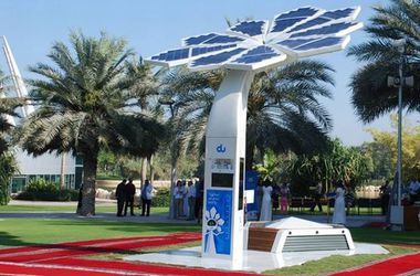 В Дубае появились умные "пальмы", которые раздают Wi-Fi