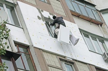 Сотни тысяч гривен на ремонт и утепление домов в Киеве разворованы