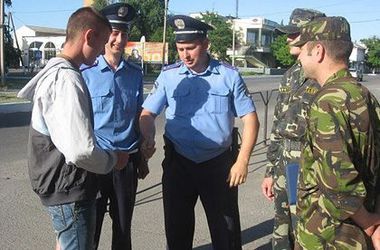 За сутки на блокпостах Закарпатской области вручили почти 100 повесток
