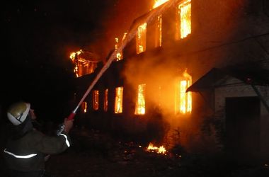 В Херсонской области молния подожгла два дома