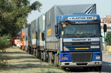 Штаб Ахметова продолжает доставку гуманитарных грузов на неподконтрольные территории