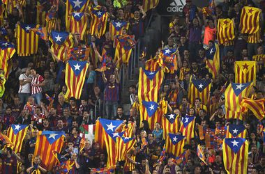 "Барселону" оштрафовали за освистывание ее фанами гимна Испании