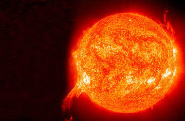 На Солнце произошли три мощные вспышки – ученые