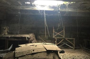 В Донецке снаряды упали на школу, общежитие и жилые дома