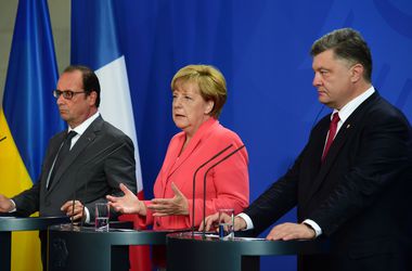 Укрепление "нормандского формата" , освобождение заложников и "фейковые" выборы: о чем  в Берлине говорили Порошенко, Меркель и Олланд
