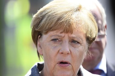 Меркель и Олланд проведут телефонные переговоры с Путиным